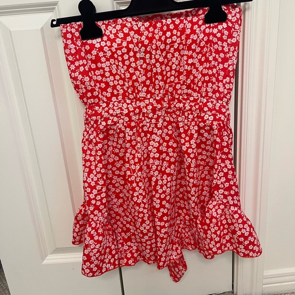 Princess Polly Red Floral Strapless Romper - Picture 3 of 6